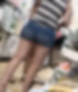 Nice Bubble Booty pawg milf in jean shorts