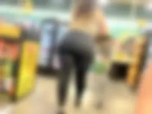 Nice Latina with big fine ass in black leggings