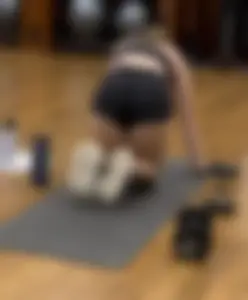 Thick slim teen showing off her incredible ass at the gym MUST SEE