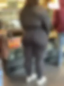 THICCC BOOTY in Starbucks (first upload)