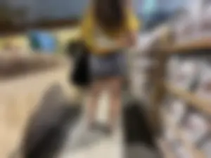 Pt 2 white girl with scrunch marble shorts