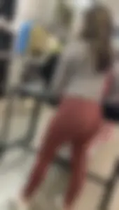 outrageously fat ass on this lulu employee