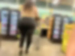 Nice Latina with big fine ass in black leggings