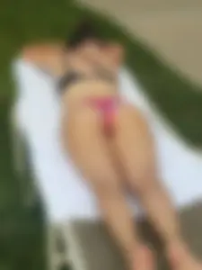 The slim candid W bikini on the pool