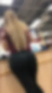 Big booty blonde Latina chick in tight leggings
