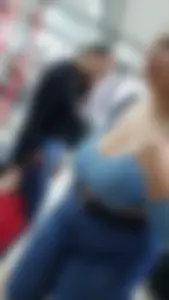 Latina Argentinian in the shoping in awesome boobs (OC)