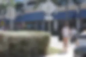 Even more hot and sexy bikini babes in Florida