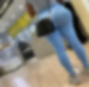 Mall booty in blue leggings (OC)