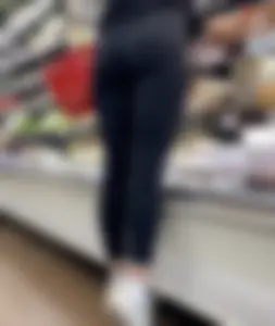 Petite Latina with fit ass in leggings
