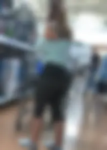 Thick Walmart milf ass in tight grey patterned leggings