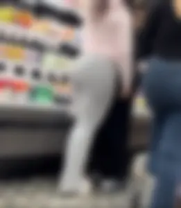Latina :peach:Shopping with friends (OC)