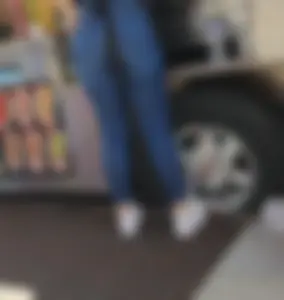 Prime latina vendor in tight Jeans. (GIF)(bonus short cap)