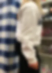 Thick blonde shopping in leggings with a nice booty