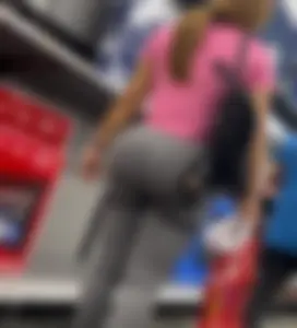 Woman in grey leggings BBL