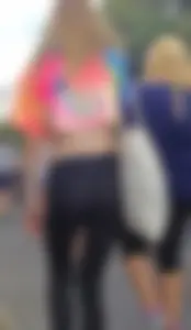 Great festival candid VPL teen in leggings and a top, cute skinny blonde