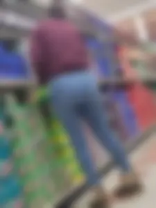 Nice ass in jeans at grocery store