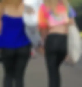 Great festival candid VPL teen in leggings and a top, cute skinny blonde
