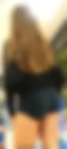 Candid girl in spandex mini shorts creepshots