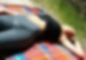 Gorgeous candid girl wearing leggings and a top chilling on a blanket in a park cameltoe creepshot