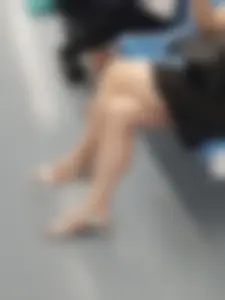 Candid girls in public showing nice legs and feet