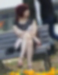 Park Creepshot of Girl with Amazing Hot Legs