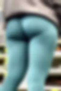 Petite bubble in green leggings‼️