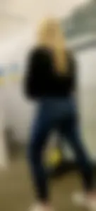 Blonde Teen Ass in Jeans