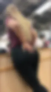 Big booty blonde Latina chick in tight leggings