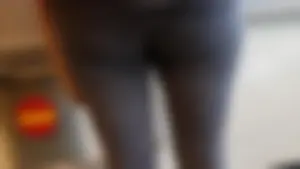 Nice ass checking out in leggings at a grocery store