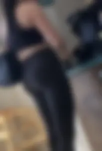 Nice cakes in gray leggings