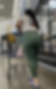 Latina in green leggings with MEGA VPL