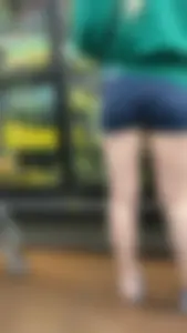 PAWG eating up shorts. VPL