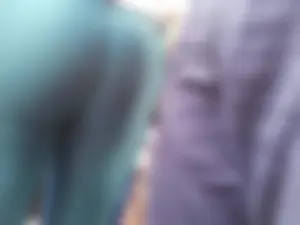 Round sexy ass in blue leggings watching a race