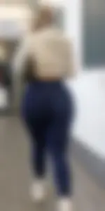 Breathtaking blonde German bimbo PAWG (BBL?) in navy leggings