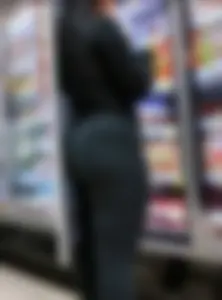 Very Nice Badonkadonk In The Shops.