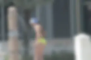 Even more hot and sexy bikini babes in Florida
