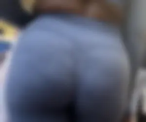 Thick milf with dumptruck in blue leggings (OC)