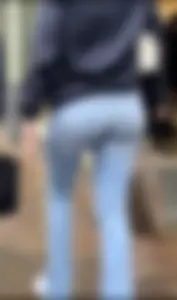 Thight round ass in jeans
