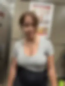 PREGNANT MILF WITH HUGE POKIES