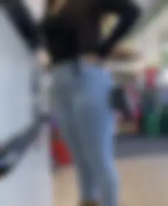 Just a Latina in jeans here …🤤