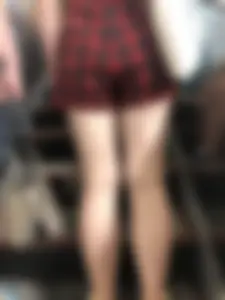 Hot Candid Legs With Pale Skin Subway Escalator Creepshots