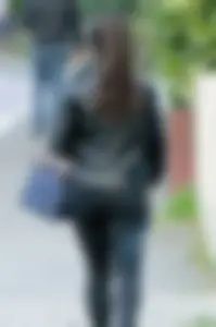 Brunette with vpl and a nice booty in leggings