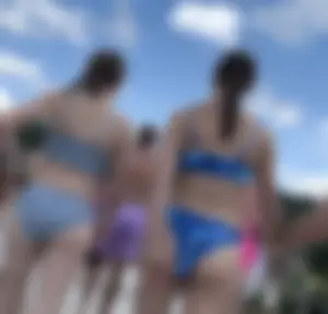 Cheeky bubble butt in bikini picks wedgie