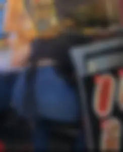 Prime latina vendor in tight Jeans. (GIF)(bonus short cap)