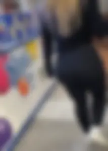 Thick bbl latina in black leggings