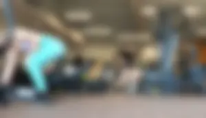 Gym blonde in turquoise leggings notices me and doesn’t mind, even moves in front of me later for some close-ups