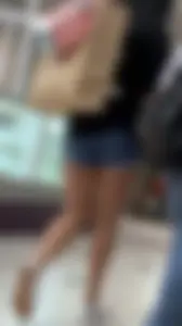 ⚠️ Low quality ⚠️ Sexy l@tina ass eating up Jean shorts