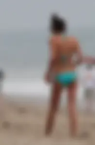 Kendall Jenner paparazzi pictures in bikinis