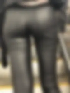 Got Ass and Spread Legs in Leather Pants on the Escalator Creepshots