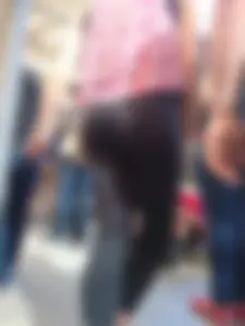 Bubble butt in tight black leggings with vpl at Six Flags